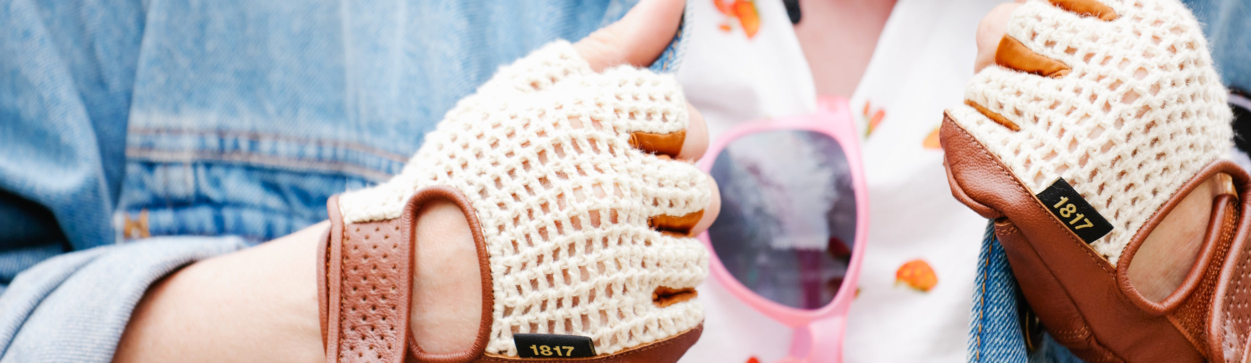Crocheted natural white gloves with leather palms
